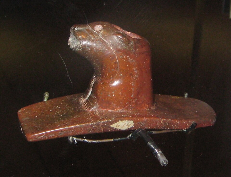 檔案:British Museum otter pipe.jpg