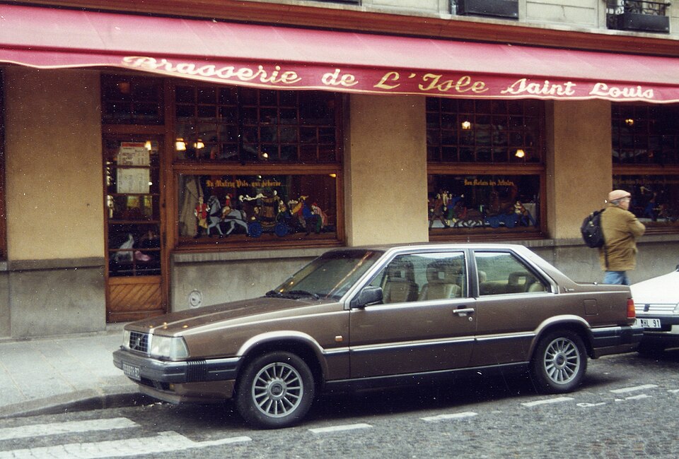檔案:Volvo 780 Bertone in Paris, France.jpg