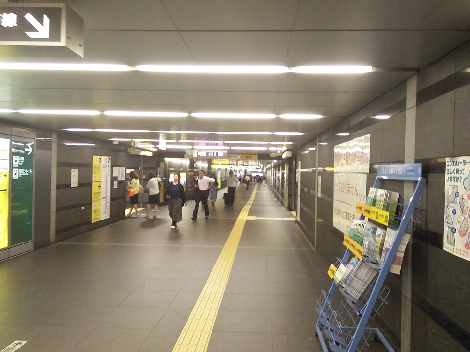 檔案:大門-濱松町站轉乘長廊.jpg