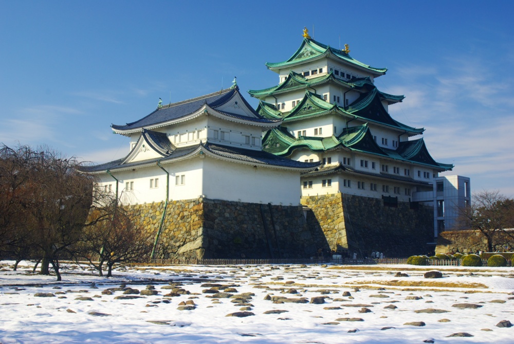 Nagoya csl snow piled up.jpg