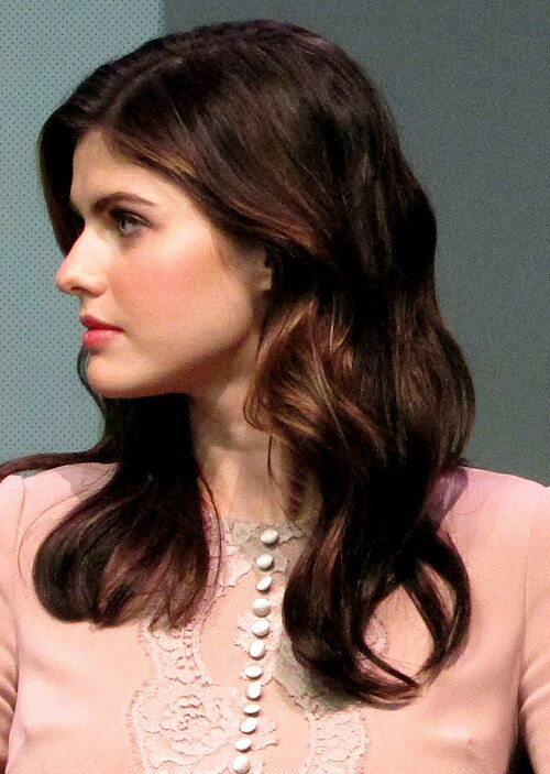 Alexandra Daddario at the Apple Store Soho in New York City, July 29, 2013.jpg