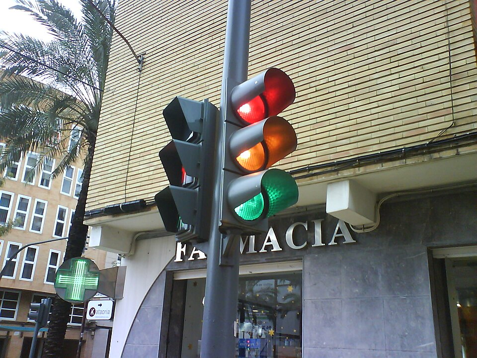 檔案:Semaforoencendido.jpg