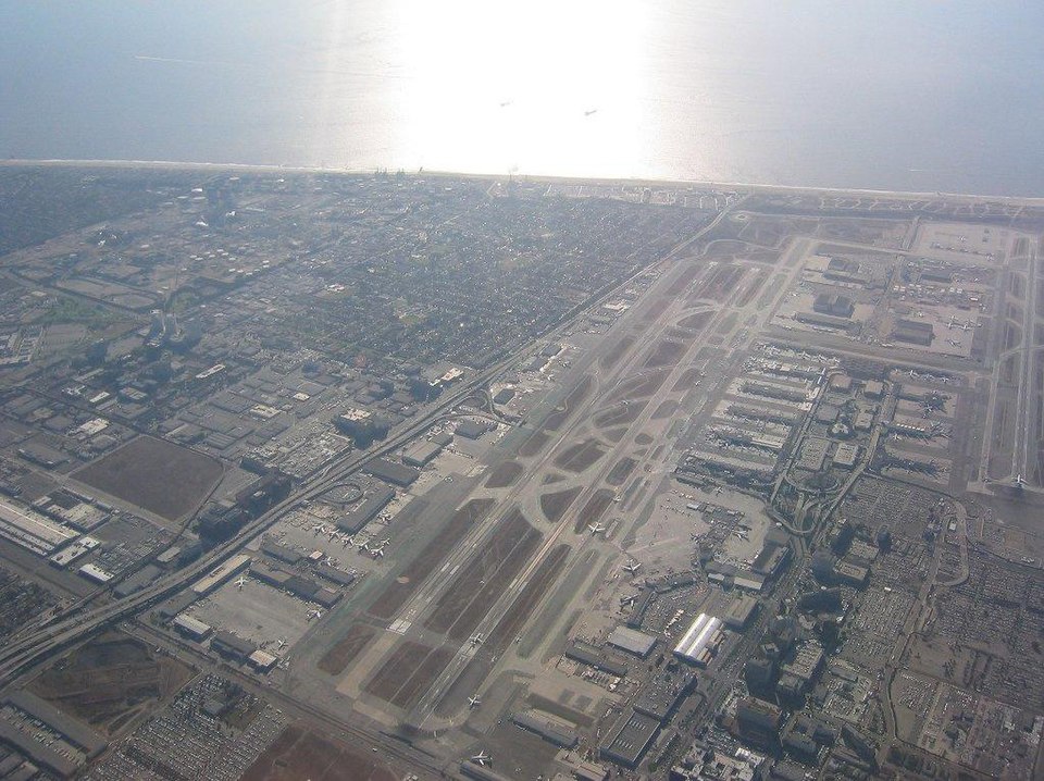 檔案:LAXfromabove.jpg