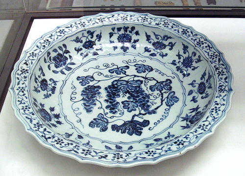 Ming plate 15th century Jingdezhen kilns Jiangxi.jpg